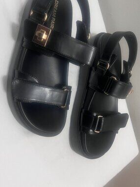 Dream Pairs Black Platform Sandals – Women’s (Chic & Comfy!)